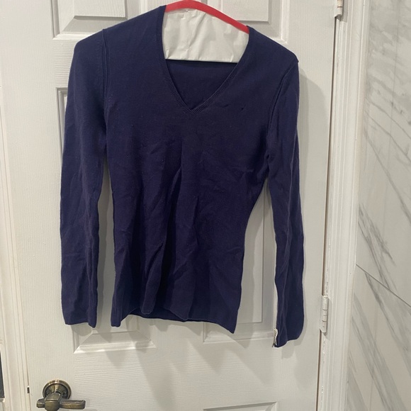 Burberry navy cashmere sweater with checked elbow patches - Picture 2 of 6